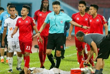 Trọng tài rút nhầm thẻ đỏ trận Hải Phòng nhận án phạt nặng