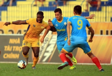 Ghi bàn thắng muộn, Khánh Hòa rời Thanh Hóa với 1 điểm