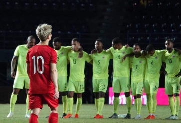 VIDEO: Ngọc Hải hành động đẹp khi Công Phượng sút hỏng 11m