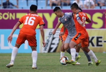 Rượt đuổi kịch tính, TP.HCM củng cố ngôi đầu V-League