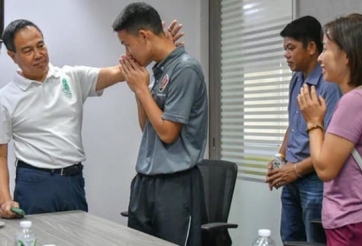 Cầu thủ Thái Lan đánh nhau dẫn bố mẹ lên xin lỗi Liên đoàn