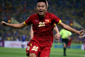 Huy Toàn rách cơ đùi, nguy cơ lỡ trận gặp Malaysia