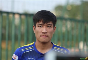 Cầu thủ U22 Việt Nam chỉ ra sự nguy hiểm của sân cỏ nhân tạo