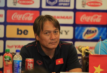 HLV U22 Việt Nam phản ứng ra sao khi nói về sai lầm của học trò?