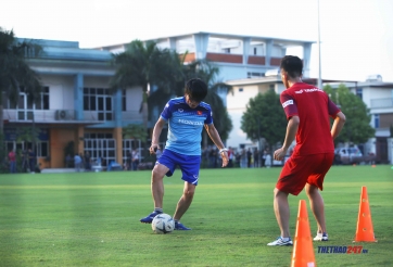 Văn Đức tập khó, quyết tâm trở lại sớm sau chấn thương