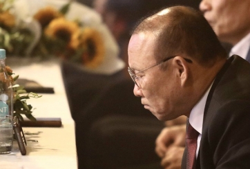 HLV Park Hang Seo xem giò sao trẻ qua điện thọai