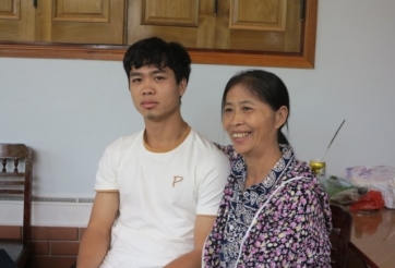 VIDEO: Bí mật động trời của Công Phượng do cha mẹ tiết lộ