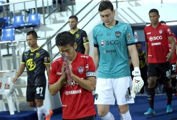 Thủng lưới phút cuối, Văn Lâm lỡ danh hiệu đầu tiên trên đất Thái Lan