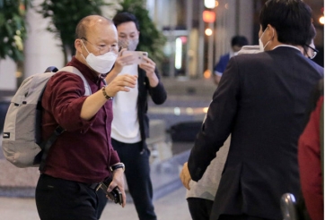 Tại sao HLV Park Hang Seo không bị cách ly?