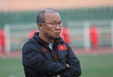 Trợ lý Lê Huy Khoa tiết lộ tình hình của HLV Park Hang Seo