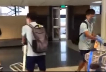 VIDEO: HAGL hạ cánh xuống HN, hạn chế tiếp xúc vì Covid-19