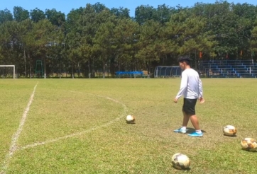 VIDEO: Em họ Công Phượng thể hiện tố chất ông chủ tuyến giữa trong màu áo HAGL