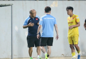 VIDEO: HLV Park nổi cáu với sao trẻ HAGL