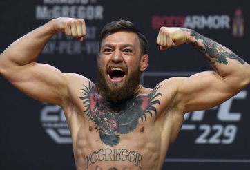 McGregor thẳng tay đấm ông lão vì từ chối rượu mời