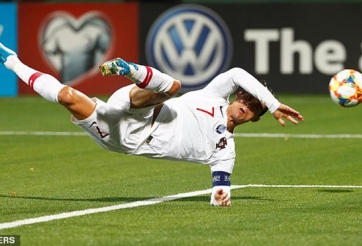 Phá kỷ lục, Ronaldo từ chối thỉnh cầu của đàn anh