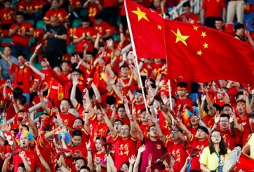 CĐV ngỡ ngàng vì không tin Trung Quốc... đá sân khách