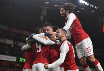 VIDEO: Cầu thủ Arsenal tung đòn đẹp mắt hạ gục đồng nghiệp