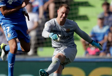 Xavi 'nhập', thủ môn Ter Stegen tạo ra bàn thắng đơn giản nhất của Barca