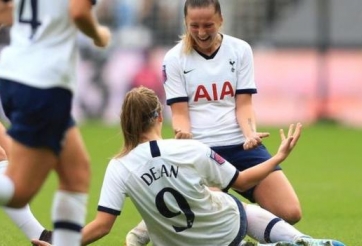 VIDEO: Pha 'xếp ghế' đá phạt góc thất bại của Tottenham nữ