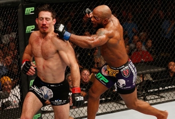 VIDEO: Dính đòn, võ sĩ vẫn kịp 'sáng tạo' điệu nhảy mới trước khi knock-out