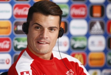 Đội trưởng và cựu binh Arsenal làm trò hề tại Vòng loại EURO 2020