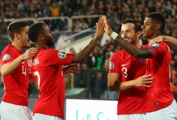 Anh đè bẹp Bulgaria: Nát một đời hoa