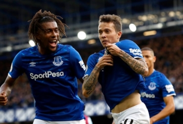 'Chấp' cả trọng tài, Everton thoát nhóm xuống hạng