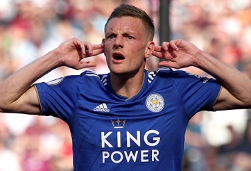 Bảo vệ vợ yêu, Vardy phá lưới Burnley