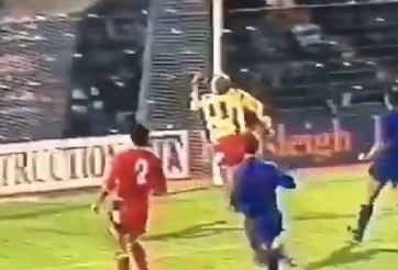 VIDEO: 'Tiki-taka' bóng bổng và pha cứu thua thần sầu của thủ môn