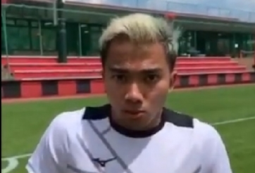 VIDEO: Phì cười khi 'Messi Thái' gồng hết cỡ để quảng cáo