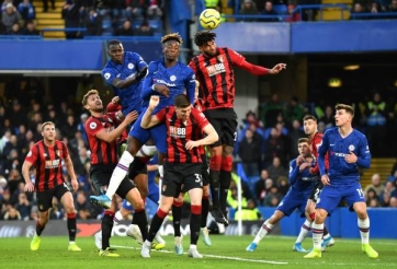 Tấn công dữ dội, Chelsea thua cay đắng