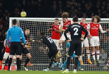 Khuôn mặt đáng thương của Solskjaer khi MU hưởng quả đá phạt