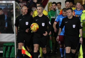 Cả SVĐ ngỡ ngàng vì trọng tài... không biết đếm từ 1 đến 10