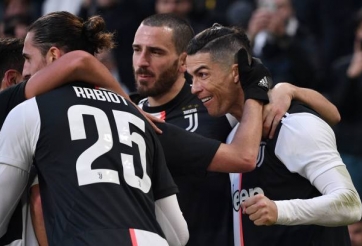 Ronaldo ghi hattrick, Juventus tạm dẫn đầu Serie A