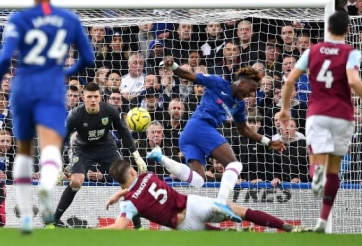 Tấn công máu lửa, Chelsea thắng đậm trên sân nhà