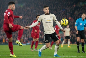 CĐV cười ồ vì cầu thủ MU khi đấu Liverpool