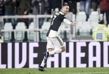 Ronaldo đưa Juventus lên đỉnh bằng cú đúp