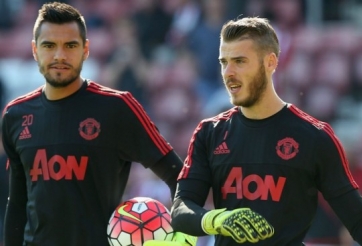 Thủ môn MU gặp tai nạn xe hơi hú vía