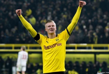 Haaland làm điều lịch sử giúp Dortmund thắng hủy diệt