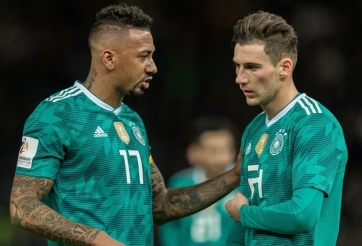 Hai tuyển thủ Đức đánh nhau trên sân tập của Bayern Munich