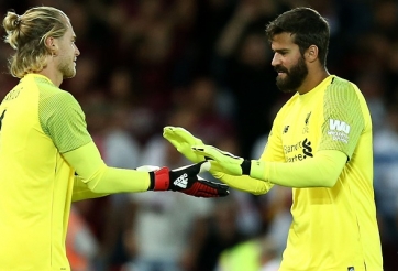 Thủ môn Liverpool buộc phải chia tay người yêu vì bắt kém