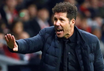 Simeone chỉ đạo cậu bé nhặt bóng chặn đứng 'chiêu độc' của Liverpool