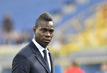 Balotelli bị gái teen tống tiền