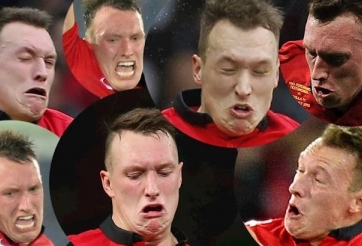 Á quân quyền Anh thế giới bị ví với hậu vệ MU vì vẻ mặt 'tức cười'