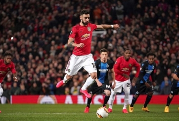 Fan Chelsea mỉa mai Bruno Fernandes bắt chước Jorginho