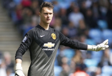 Thủ môn MU bị phạt nặng vì tội cắn người