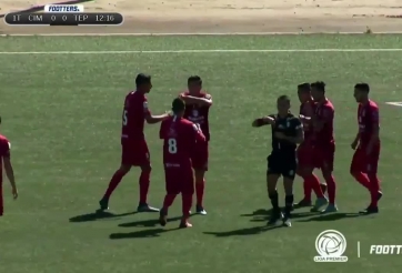 VIDEO: Cách ăn mừng bàn thắng lý tưởng mùa COVID-19