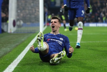 Sao Chelsea và West Ham trốn cách ly đi đá bóng phủi