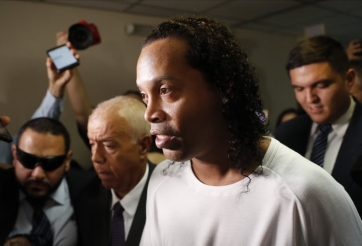 Ronaldinho dùng bao nhiêu tiền từ một phụ nữ để nhập cảnh trái phép?