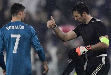 Thời khắc Ronaldo ngả bàn đèn ở Cúp C1 khiến cả SVĐ đứng dậy vỗ tay